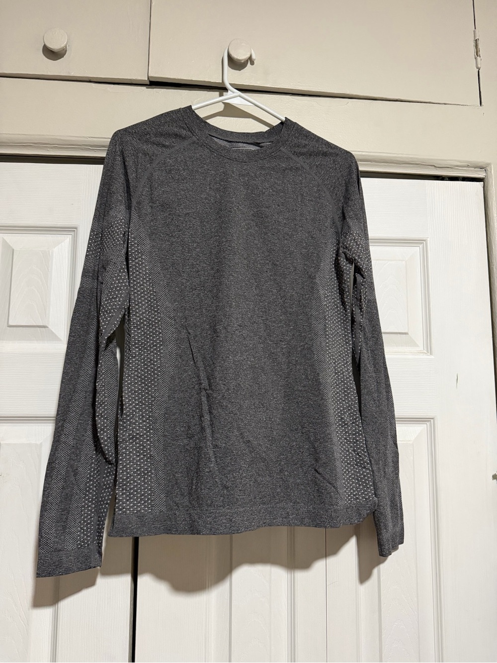 Salta Seamless Long-Sleeve Underscrub
- Gray